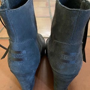 Tom’s grey wedge ankle boots - size 9